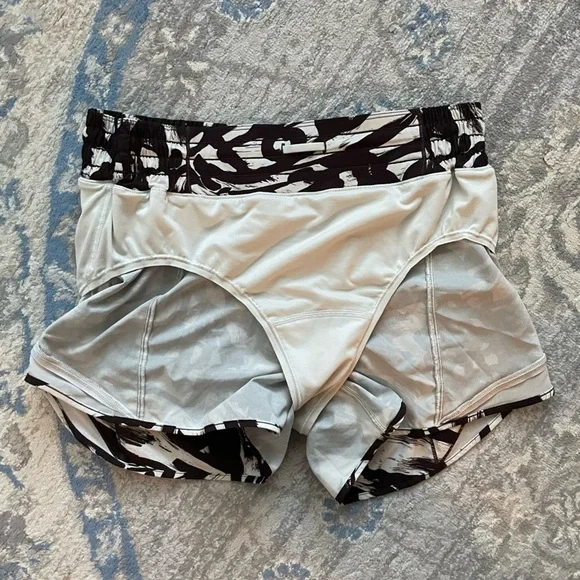 Lululemon Hotty Hot High-Rise Lined Short 4" Monarch Bloom Bone / Espresso - Picture 7 of 10